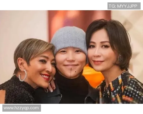 突然抱住足球明星,粉丝狂欢瞬间引爆社交媒体热议 突然抱住足球明星,粉丝狂欢瞬间引爆社交媒体热议